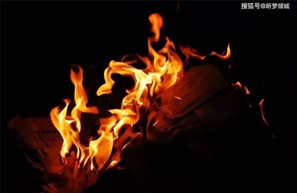梦到烧纸是什么意思_梦见给祖先烧纸钱好吗