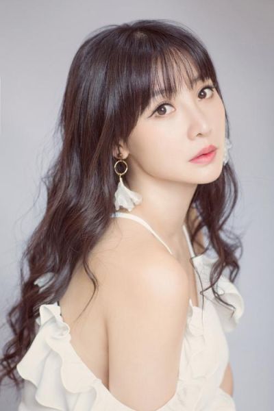 柳岩图片大全哪里找_柳岩写真高清图怎么下载