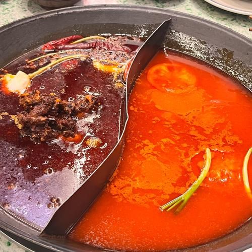 鸳鸯火锅图片大全_正宗鸳鸯锅怎么分辣度