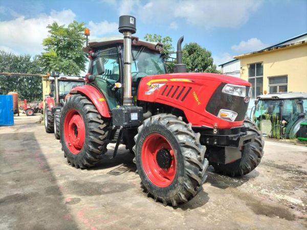 拖拉机图片大全大图_高清拖拉机型号有哪些