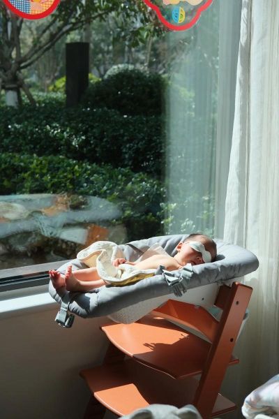 宝宝晒太阳晒多久_新生儿每天晒多久太阳