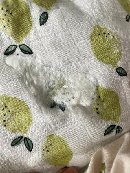 宝宝吐豆腐渣一样的奶怎么办_吐奶像豆腐渣正常吗