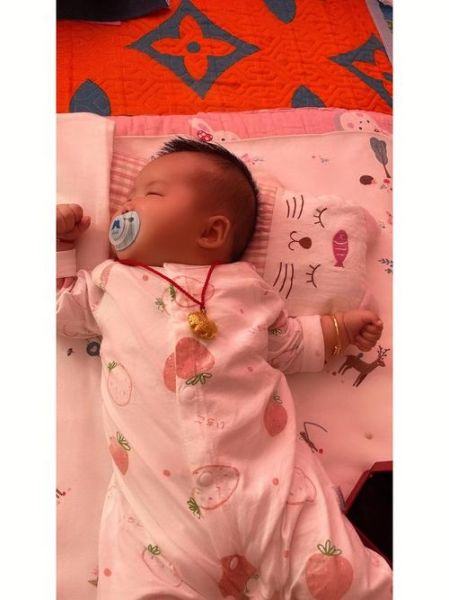 宝宝手镯什么材质好_宝宝手镯怎么选尺寸