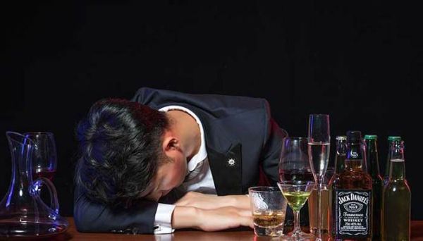 梦到喝酒是什么意思_梦见自己喝醉了好不好