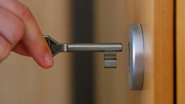 梦到锁门是什么意思_梦见自己反复锁门怎么办