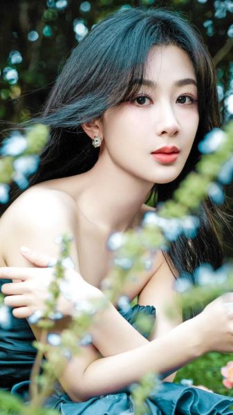 杨紫图片大全在哪看_杨紫最新高清壁纸怎么下载