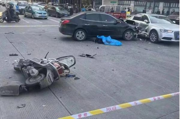 梦到被车撞死是什么意思_梦见车祸死亡预示什么