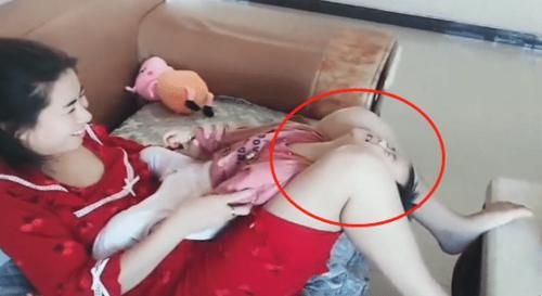 宝宝为什么喜欢闻妈妈衣服_宝宝闻妈妈衣服怎么办