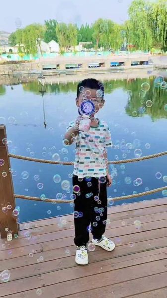 宝宝吹泡泡有什么好处_宝宝多大可以吹泡泡