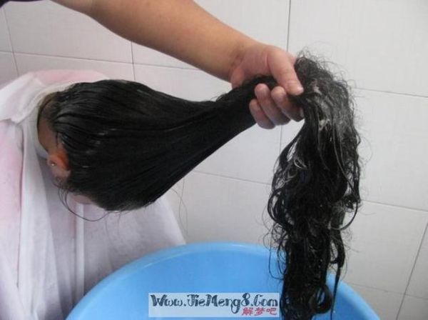 梦到洗头剪头发是什么意思_梦见自己剪头发好不好