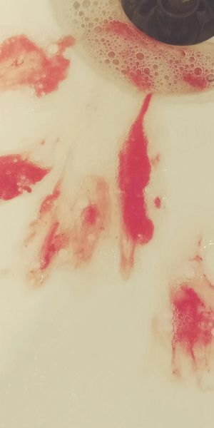 女人梦到自己口吐鲜血_是什么意思