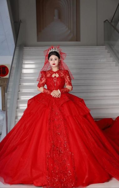 红色婚纱图片大全_红色婚纱适合什么肤色