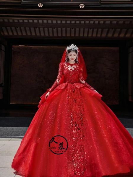 红色婚纱图片大全_红色婚纱适合什么肤色