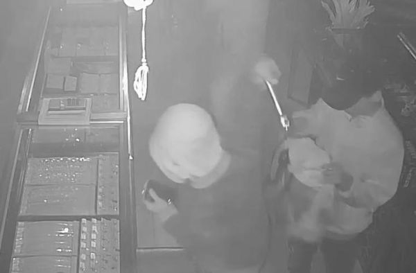 梦到门坏了是什么意思_梦见门坏了预示着什么