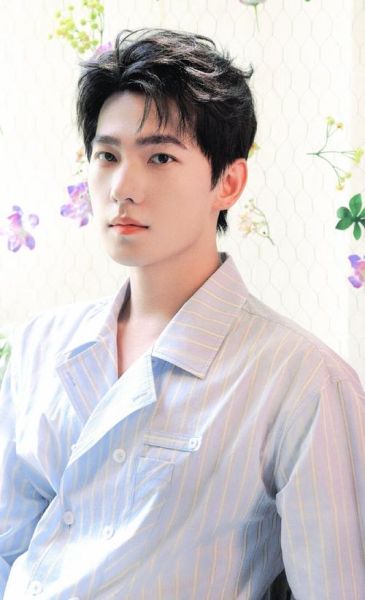 杨洋图片大全_杨洋最新写真在哪看