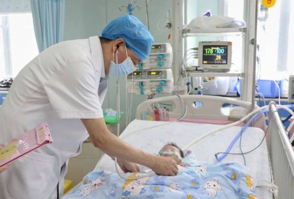 宝宝在新生儿科受罪吗_新生儿科住院真实体验