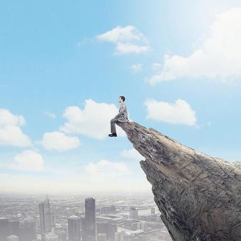 梦到悬崖是什么意思_梦到悬崖掉下去怎么办