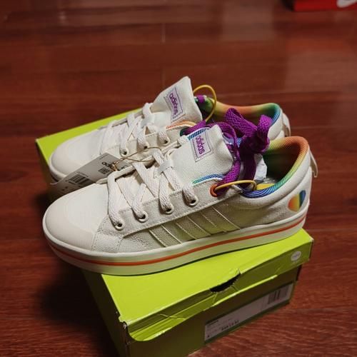 梦到穿新鞋是什么意思_周公解梦新鞋预示什么