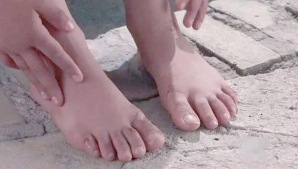 梦到丢了鞋子是什么意思_梦见鞋掉了怎么办