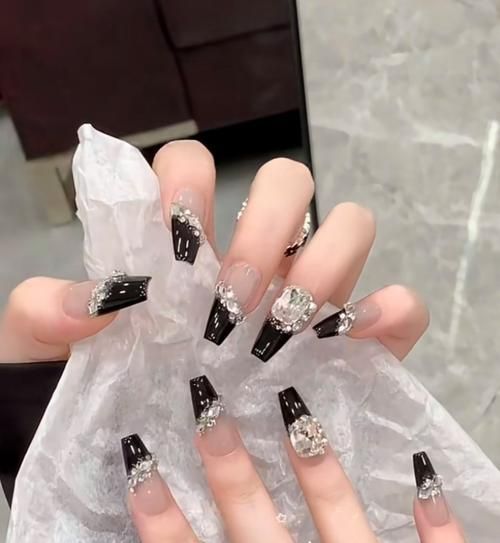 黑白美甲图片大全_怎么搭配才高级