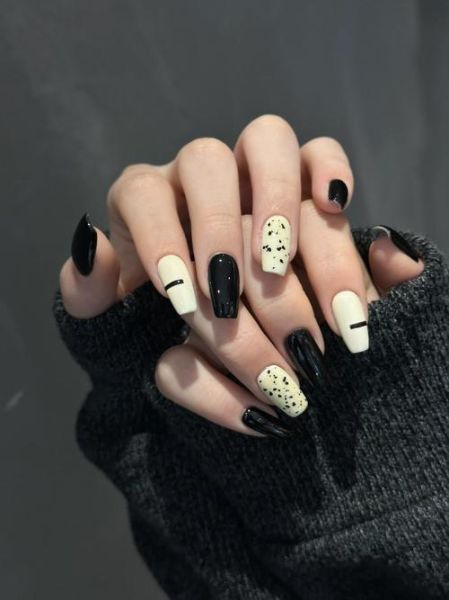 黑白美甲图片大全_怎么搭配才高级