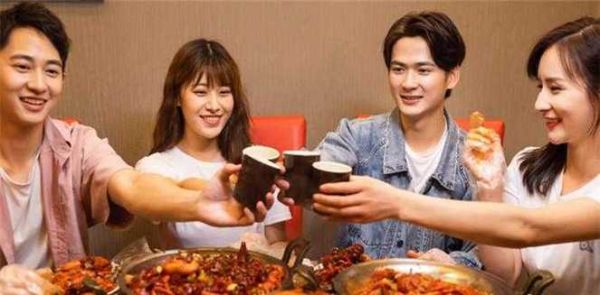 女人梦到吃饭是什么意思_女人梦见吃饭预示什么