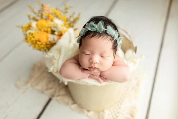 宝宝摄影价格一般多少钱_如何拍出好看的满月照