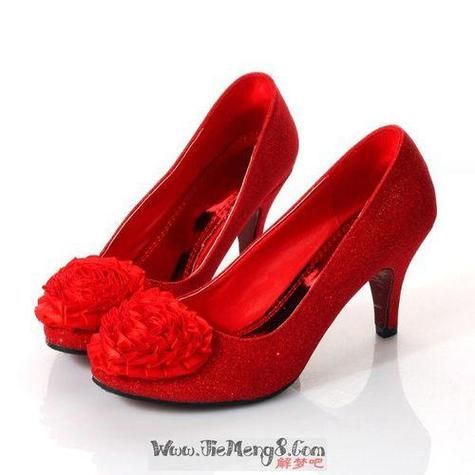 梦到红鞋是什么意思_梦见红鞋预示什么