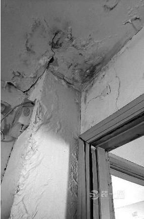 梦见下大雨房子漏水_是什么意思