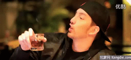 喝酒动图哪里找_搞笑喝酒表情包怎么下载