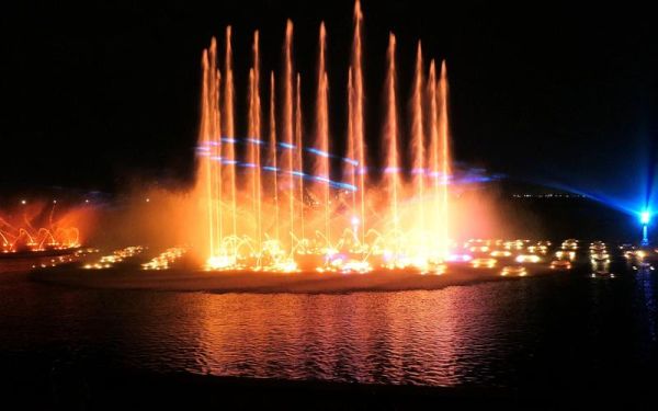 喷泉图片大全_喷泉设计效果图怎么选