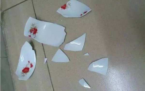 梦到摔碗是什么意思_摔碗梦境预示什么