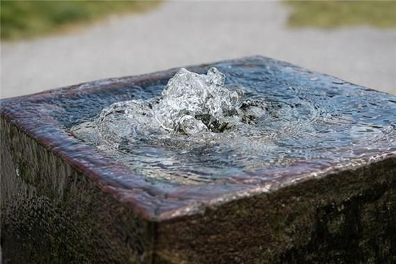 梦到一口井是什么意思_梦见井里有水好不好