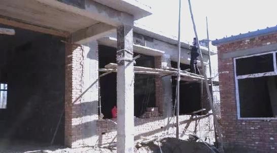 梦到别人家盖房子_周公解梦预示什么