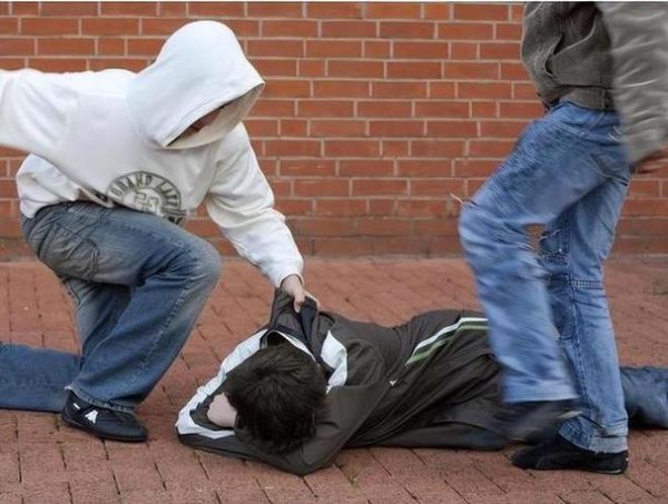 梦到打架流血是什么意思_梦见打架出血预示什么