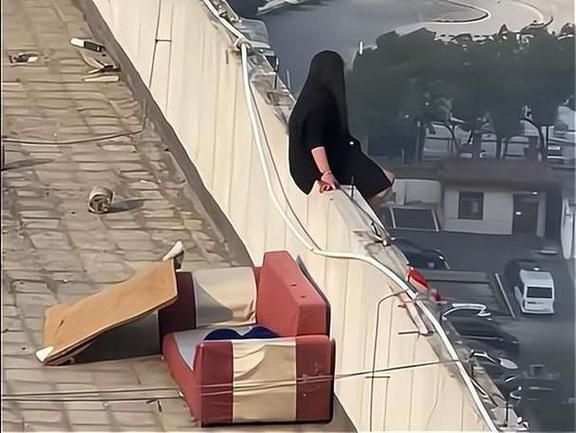 梦到别人跳楼是什么意思_梦见别人跳楼预示什么