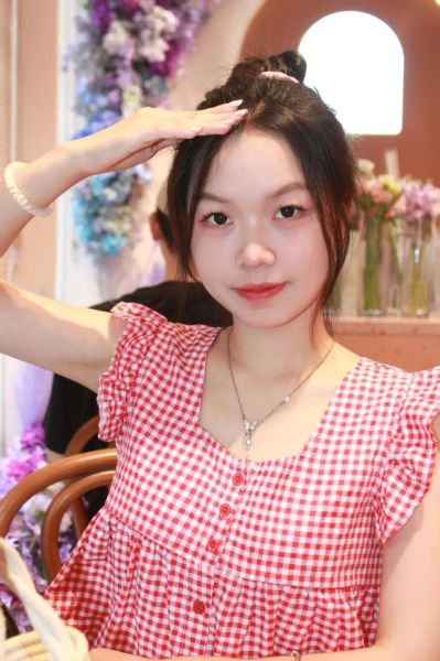 大脸图片大全哪里找_大脸怎么拍照显瘦