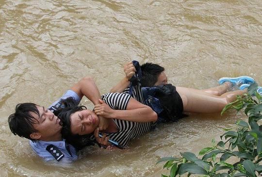 梦见跳河是什么意思_梦到自己跳河预示什么