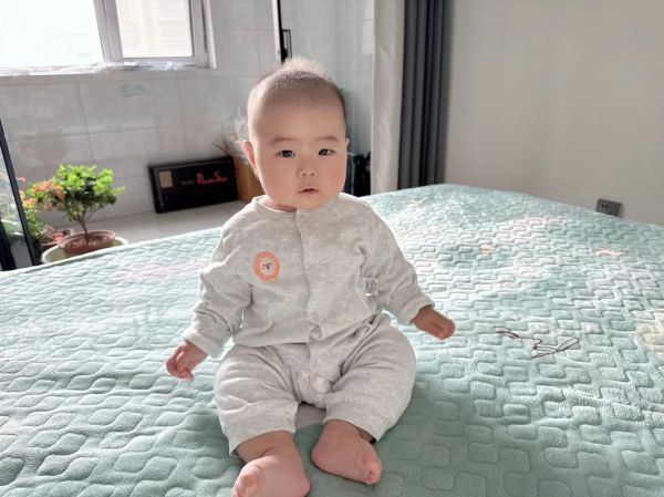 六个月宝宝坐不稳_正常吗