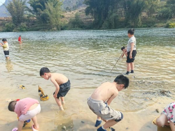 梦到玩水是什么意思_梦到玩水预示什么