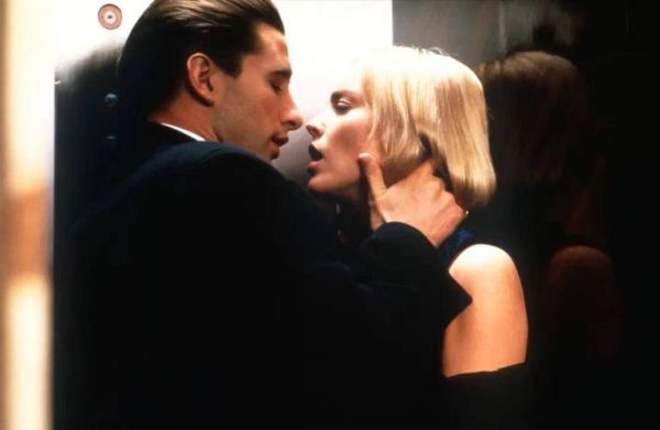 偷窥的欲望迅雷下载_如何安全获取资源