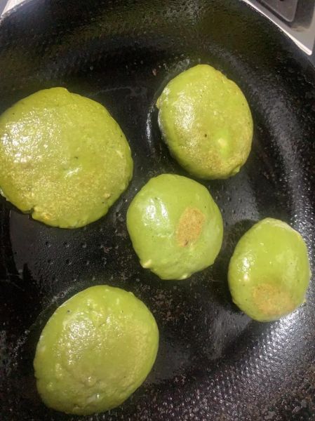 宝宝粑粑绿色有粘液怎么回事_需要看医生吗