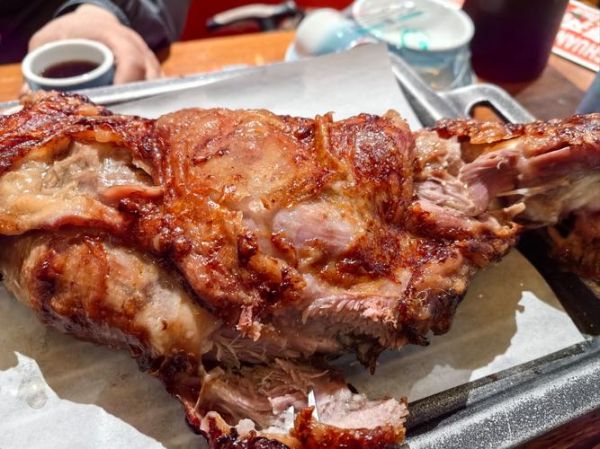 烤羊腿图片大全_烤羊腿怎么做才外酥里嫩