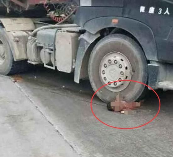 梦到车祸现场死人很惨_梦见血腥场景预示什么