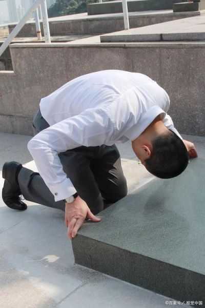 梦到下跪是什么意思_梦到下跪预示着什么