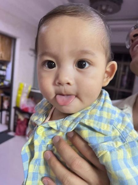 宝宝几个月会吐舌头_吐舌头是正常现象吗