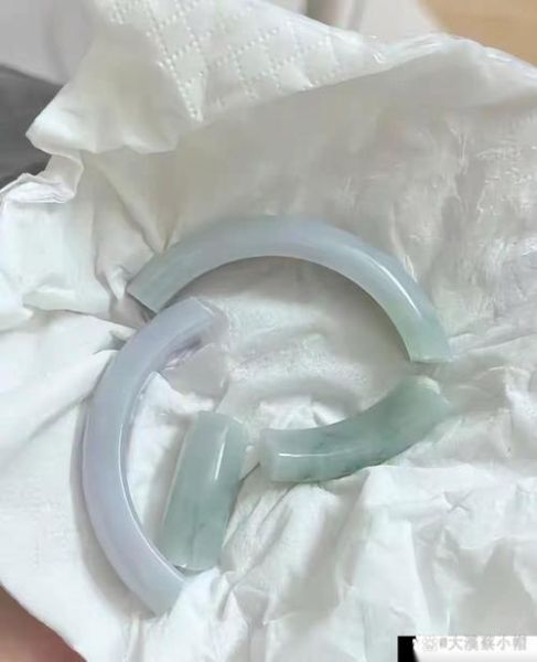 梦到玉镯子碎了_梦见玉镯子是什么意思