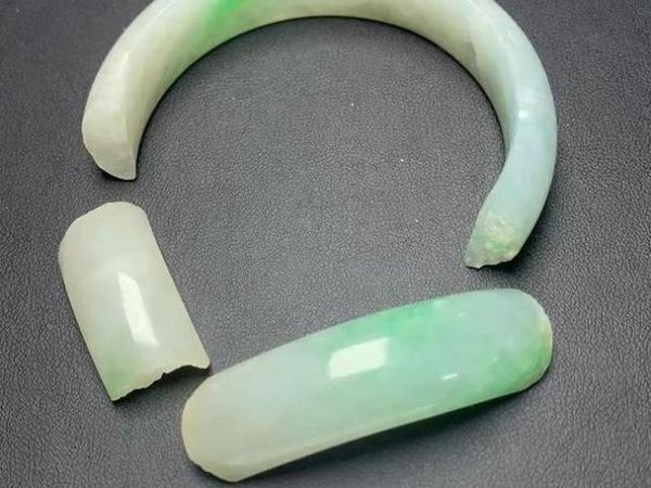 梦到翡翠是什么意思_梦到翡翠预示什么